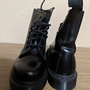 Dr.Marten 8 hole 1460 blacked out boots